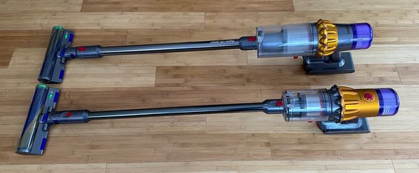 dyson v12 vs v15